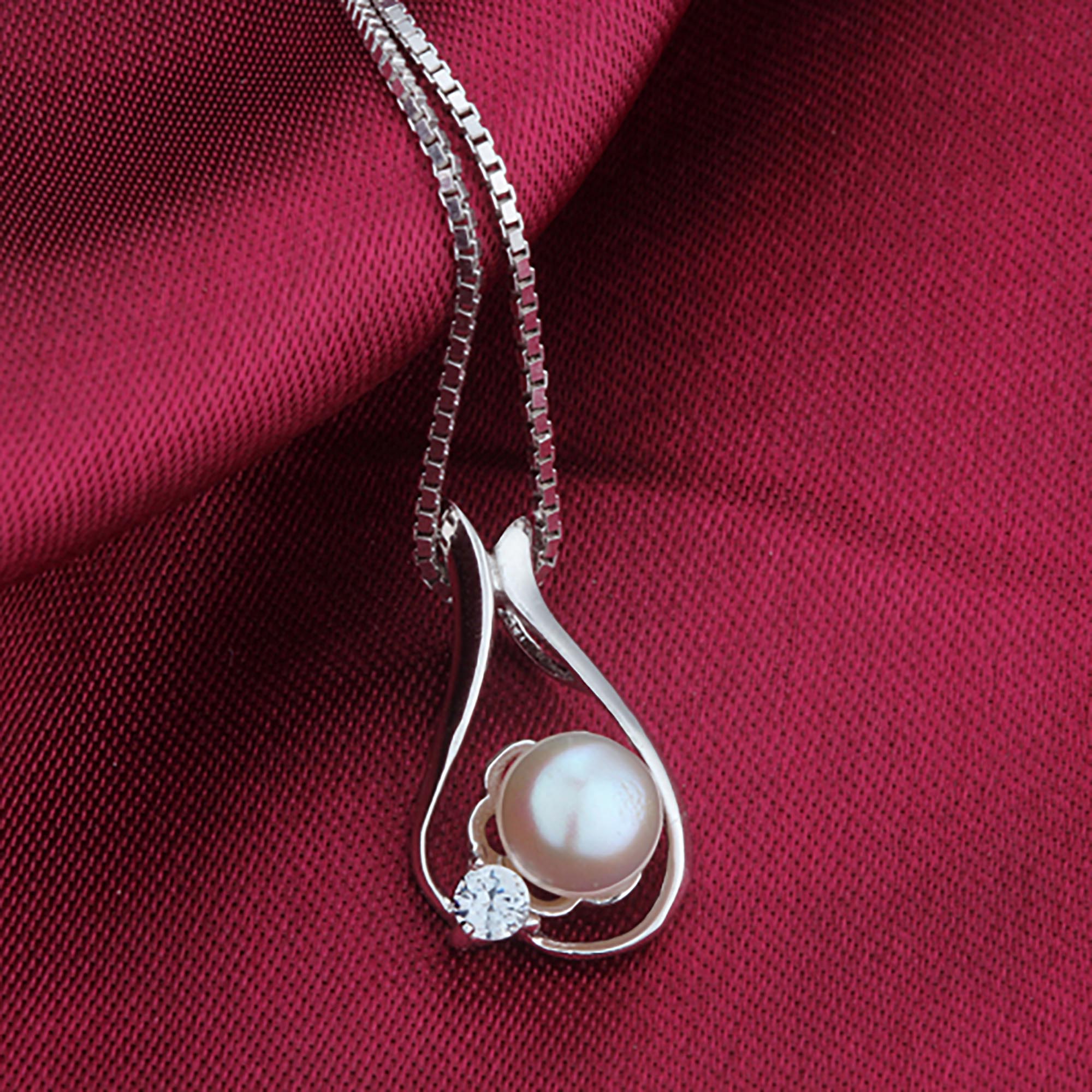 Women's Classic 925 Sterling Silver Pearl in a Tulip Pendant