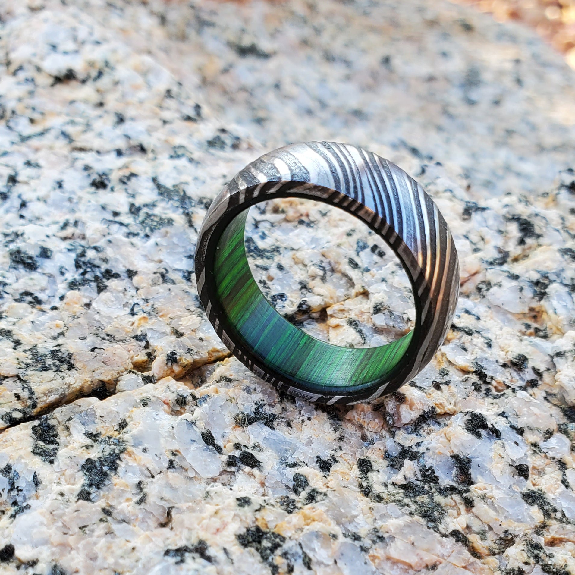 Best Men's Great Quality Damascus Steel Ring With Jade Wood Inlay