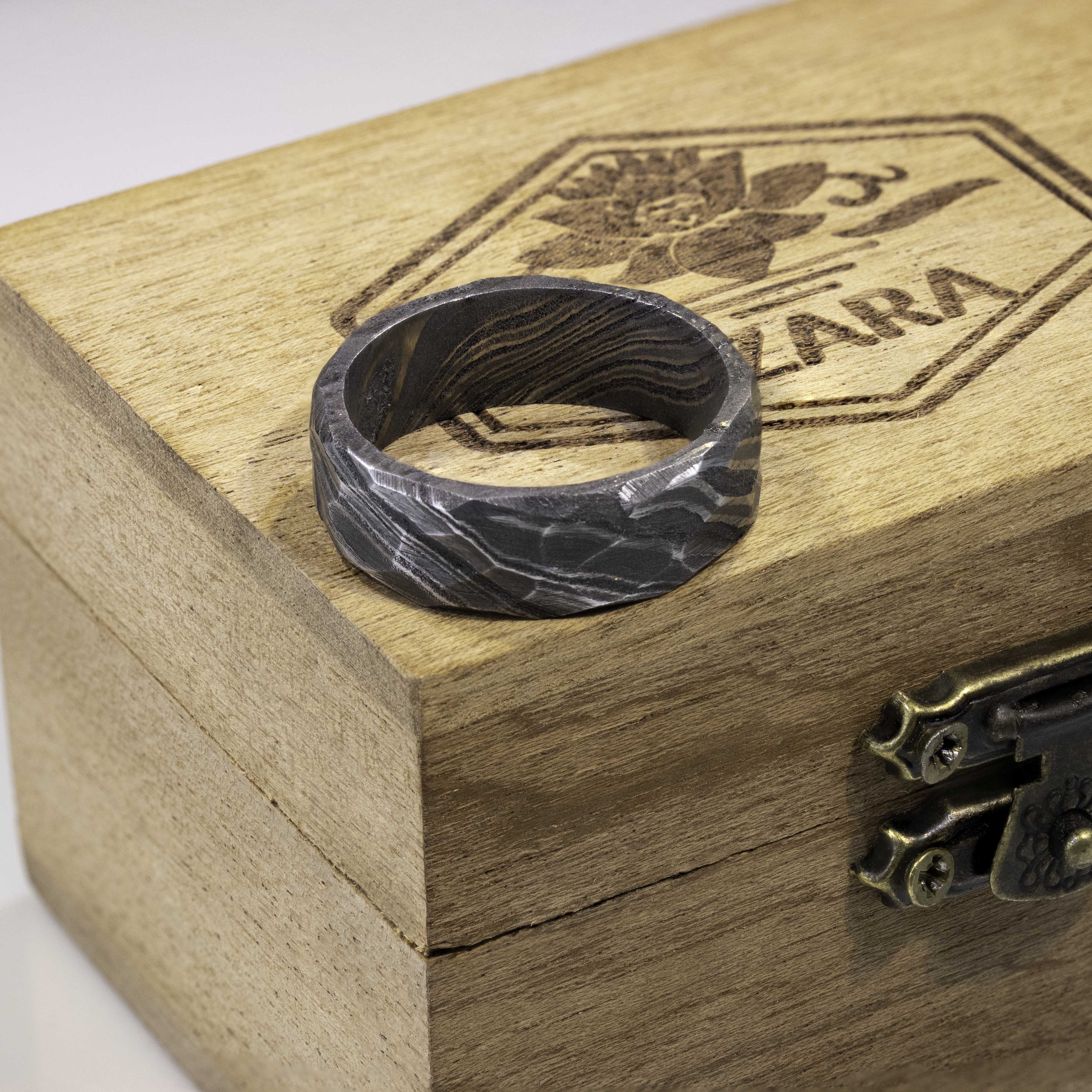 Men Classic Damascus Unique Steel Ring With Rock Hammer Finish